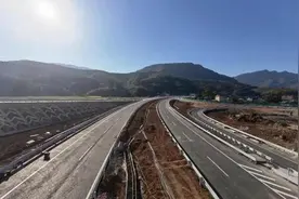 历时四年！云南思澜高速公路建成 车程将缩短至1.5小时图片