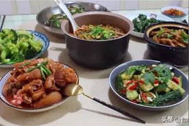 老爸生日聚餐做了8菜1汤，食材成本花费不到300元，大家吃得欢图片