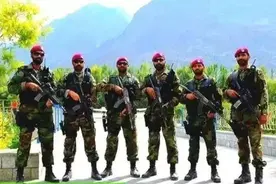 巴铁特种兵发起夜间突袭行动，打死多名印军雇佣兵，缴获大量武器图片
