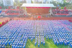 海口：千余名高三生举行18岁成人礼暨高考百日誓师大会图片