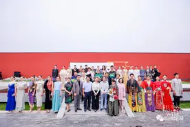 北京时装周｜《烟火·京成》主题秀，一次传统非遗文化的时尚表达图片