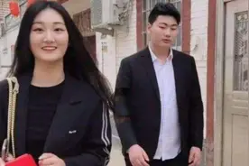 大衣哥朱之文儿子的一场结婚典礼，揭开了村民和网友的"遮羞布"图片