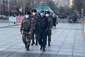 你是不是好奇——为什么牡丹江大街上执勤的不仅有特警 还有武警？图片