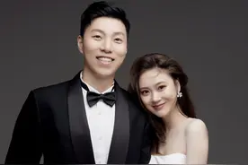 CBA快讯：山东老将结婚，孙铭徽晒八块腹肌，女篮天才身高超姚明图片