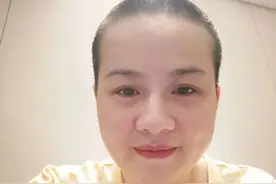 岳云鹏学会充值打游戏，没想结果要给媳妇搓脚底板，两人日常太逗图片
