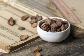 常出汗，阴囊潮湿，还有难闻异味？中医一方帮你恢复图片