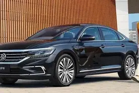 25万选车精打细算，买顶配帕萨特还是丐版A4L？图片