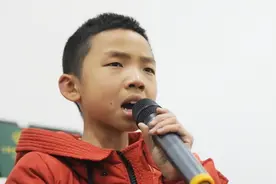 河南汝州：失明男童天籁之声唱出希望 没有阳光的世界依然动听视频封面