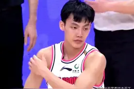 “徐中锋”为何总能抢到前场篮板？这俩现象足以引发深思图片