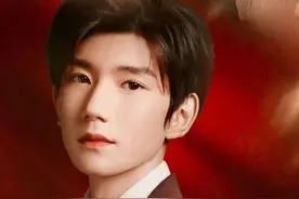 人民日报发表王源文章，生逢盛世，不负盛世，做特立独行的一道光图片