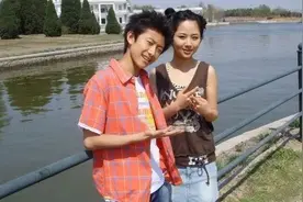 论杨紫和张一山就算同一间房也可能只是在打牌的纯友谊图片