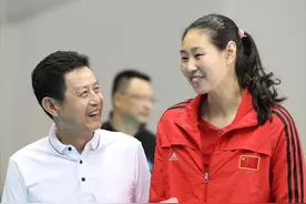陈忠和：带领女排连夺11金，和郎平亦师亦友，妻子死后娶女排队员图片