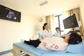 胎宝在做四维时“好害羞”，折腾人还“白花钱”，怎样才会露脸？图片