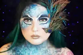 炫酷人体彩绘秀：女子天马行空，竟把自己打扮成了孔雀夫人视频封面