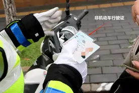 骑上心爱的小摩托，先要取得驾驶证图片