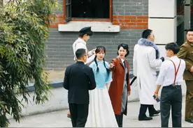 孙红雷余则成造型录制《萌探探探案》，六月男人帮还要录阿凡不达图片