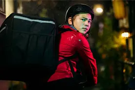 现在很多年轻人选择送外卖，送外卖真的赚钱吗？什么原因造成的？图片