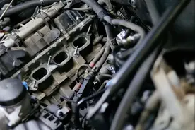 怪兽修车：翻新一辆13年的二手宝马5系，耗时25天完美复活它图片