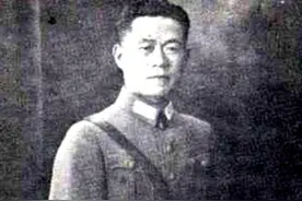 他文质彬彬，为什么外号叫“邱疯子”？差点全歼日军一个联队图片