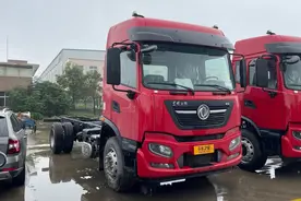 搭载245马力国六机，还是高顶双卧，天锦KR 6米8载货车只要18.6万图片