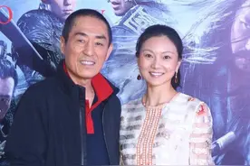 71岁张艺谋和14岁女儿合影，女儿遗传妈妈美貌，只露眼睛都那么美图片