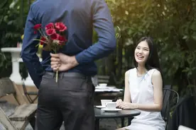 面对情人，男人更爱老婆，女人更爱情人图片