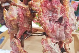 去新疆就要大口吃肉，架子肉你吃过吗？这种大快朵颐的感觉超好图片