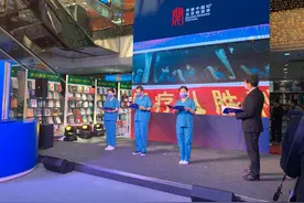第十届书香中国·北京阅读季启动，濮存昕与白衣天使一起朗诵图片
