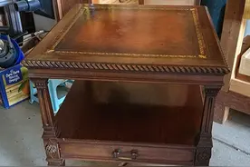 翻新一张在路边捡的桃花心木桌子图片