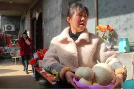 4朵金花初五回娘家，为啥父母不高兴？红着眼睛包饺子图片