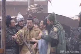 《三国演义》曹操南下，刘备携民渡江，是仁慈爱民还是做挡箭牌图片