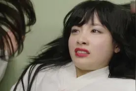 我是大哥大：彪悍女找情敌决斗，两个女人打得难分上下，太凶悍了视频封面