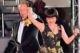 赌王四太为地位太拼了！9年生5胎，每胎都是剖腹产还不坐月子图片