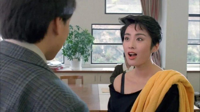 她参演了5部《逃学威龙》，戏份却越来越少，从女主逐渐演成女配