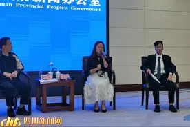 “雨衣妹妹”刘仙：是武汉人民的团结和感恩让我坚持了下来图片