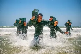 实拍武警海训，考验岂止风浪！图片