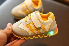 这款童鞋会“吃人”，已经咬了好多“孩子”，看完你敢让孩子穿吗图片