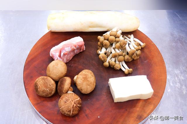 菌菇煲汤要不要焯水？厨师长教你详细做法，喝一碗鲜味十足
