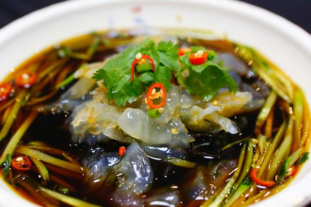 花胶炖猪肚的功效 2026年花胶炖猪肚的功效与禁忌