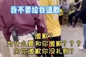 熊孩子在迪士尼殴打人偶被批评，是上纲上线吗？很多人都不知道，人偶演员背后的心酸图片