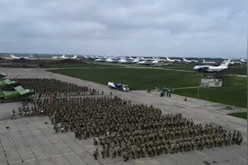 40架大型运输机，搭载两千空降兵突袭，俄军展示世界第二空运力量图片