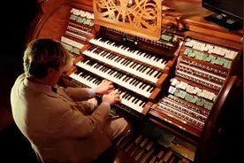 柏林大教堂管风琴演奏巴赫《托卡塔》这才是最孤独的演奏家