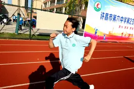 许昌市第六中学第23届秋季田径运动会开幕式取得圆满成功图片