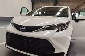 首批新款塞纳抵达仓库，双天窗+电动门，2.5混动配四驱真给力图片