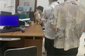 杭州小姑娘出了猫咖馆直奔犬伤门诊排队！小动物伤人又到高发期图片