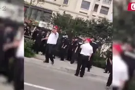 青岛一小区业委会罢免物业，大批保安集结？业主：这是物业雇的图片