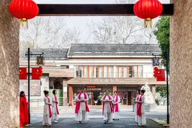 江西超值得去的名胜古迹，四处是崖壁峭绝，飞瀑遍布，风景美如画图片