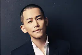 苏醒吐槽跨年合影站位，肖战杨紫现搞笑一幕，明星抢c位有用吗？图片