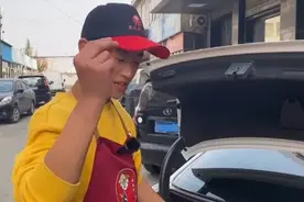 山东00后小伙在10平小店卖小吃，一个月后喜提奥迪，配方大方公开图片