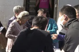 700羽“致富”鹅苗落户安图县东安村 村民在家门口就能赚钱图片